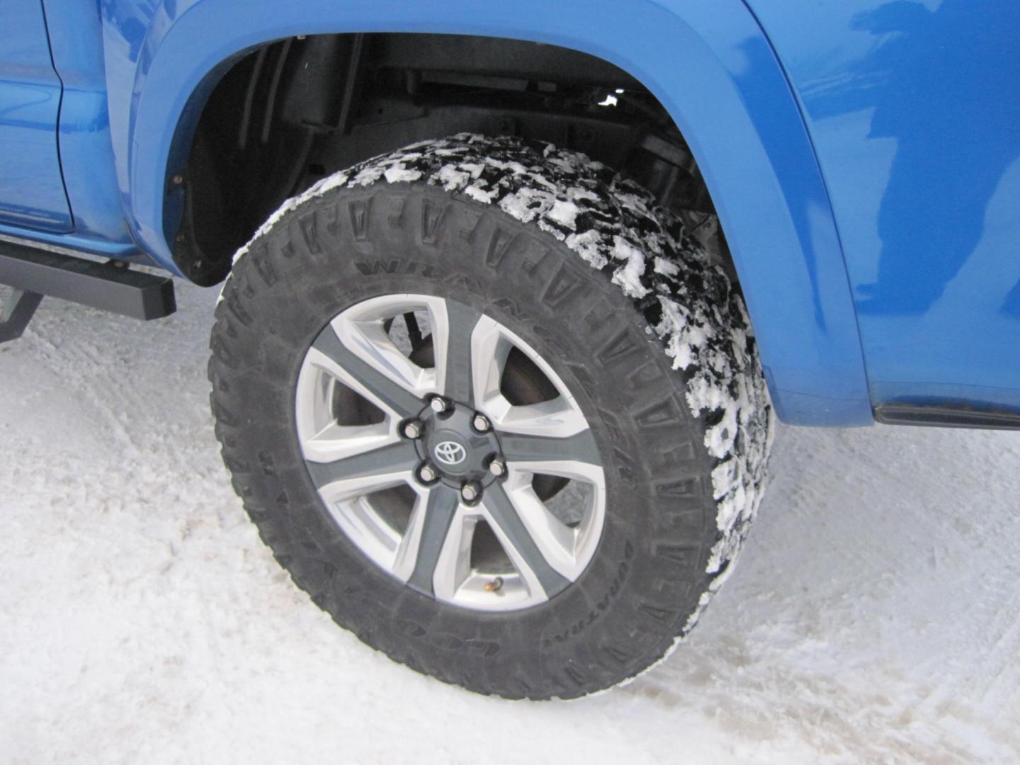 2016 blue /brown Toyota Tacoma Limited Double Cab V6 6AT 4WD (5TFGZ5AN7GX) with an 3.6L V6 DOHC 24V engine, 5A transmission, located at 9530 Old Seward Highway, Anchorage, AK, 99515, (907) 349-3343, 61.134140, -149.865570 - Photo#5